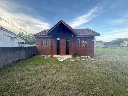 CA302 - CASA MADEIRA E KITINETES