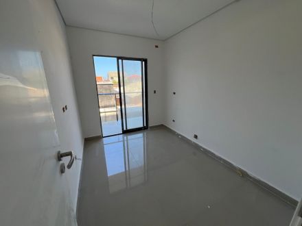 AP0039 - APARTAMENTOS NOVOS - POUCOS METROS DA PRAIA